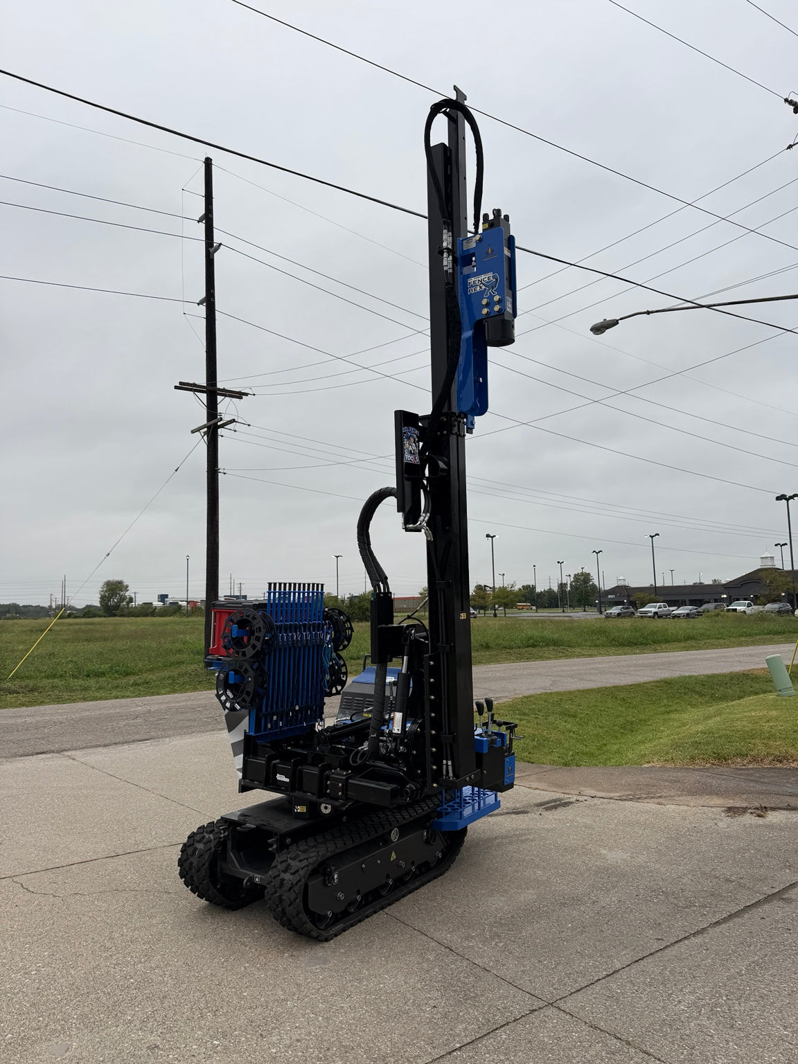 Fence Rex rear view with mast fully extended